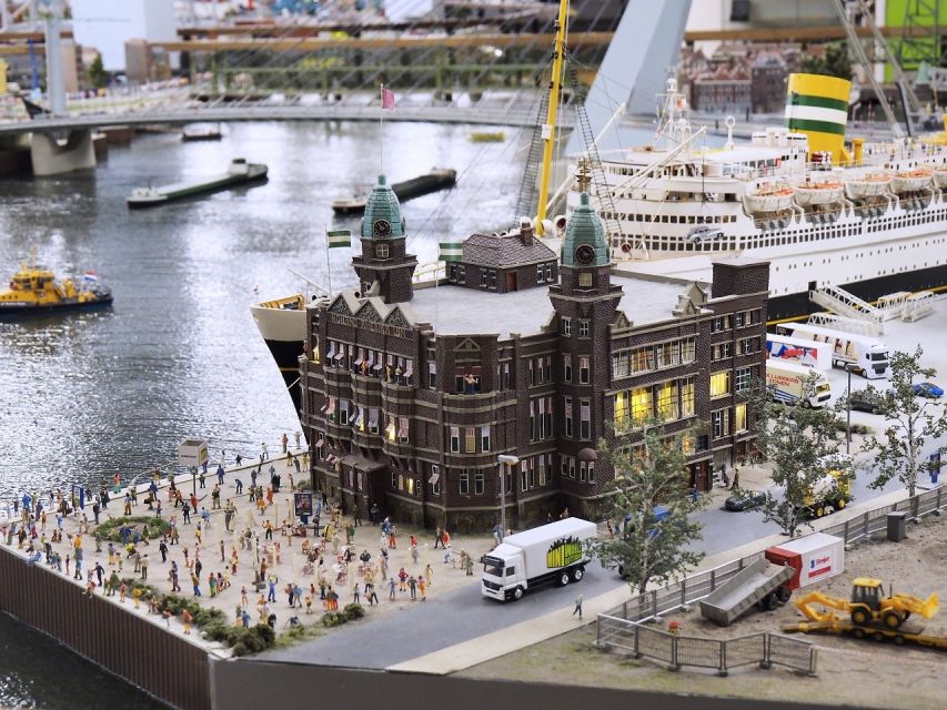 Rotterdam: Miniworld Rotterdam Entry Ticket - The 24-minute cycle from daylight to tiny night