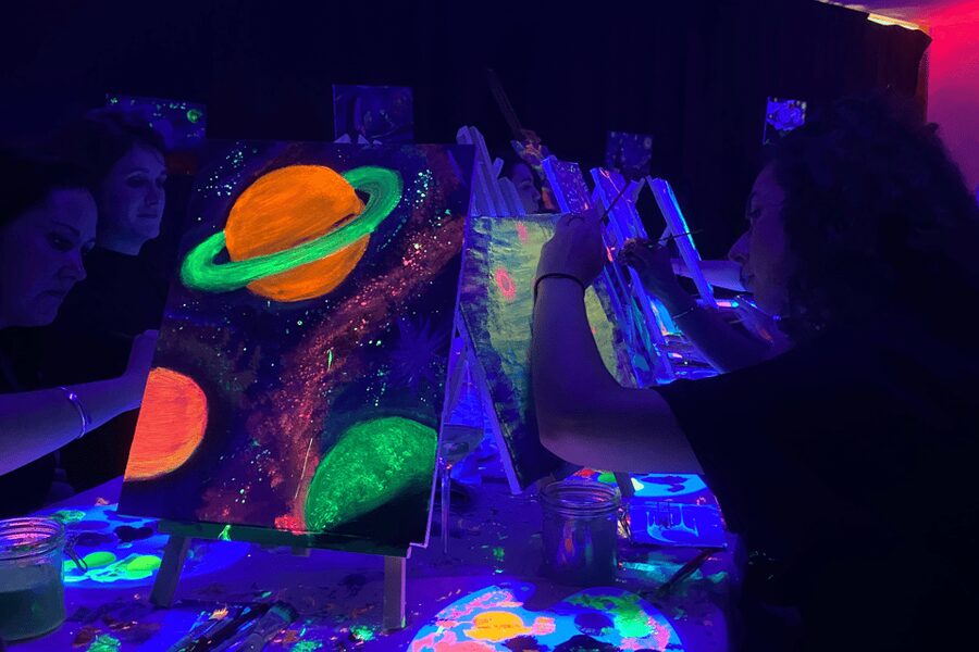 Rotterdam: Paint and Sip in the Dark at Rembrandt van Wine - The instructor, materials, and beginner support