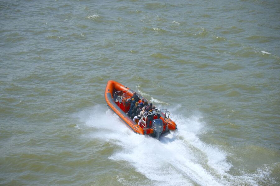 Rotterdam: Private Maas River Speedboat Cruise - Meeting the orange speedboats in central Rotterdam
