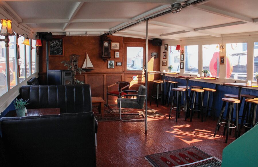 Rotterdam: Pub Cruise with Drinks and Bites - Music, Hosting, and the Mood Aboard