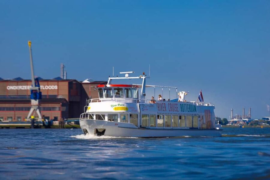 Rotterdam: Summer Cocktail Cruise - Boarding with cocktails, snacks, and music