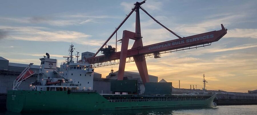 Rotterdam: Summer Evening Cruise with Live Entertainment - The first stretch: daylight, drinks, and getting settled