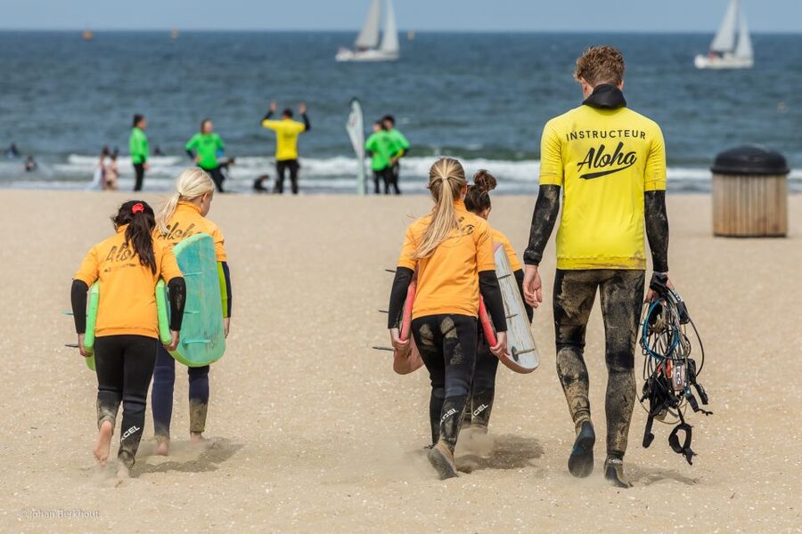 Scheveningen Beach: 1,5 hour Surf experience for families - Meeting Aloha Surf at Scheveningen Beach