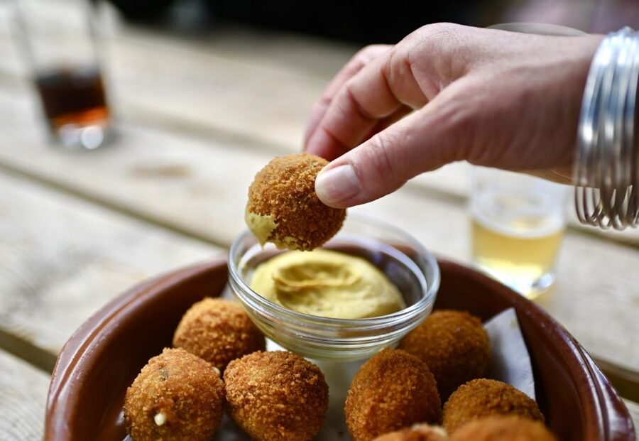 Secret Food Tours Amsterdam - Stroopwafel and the pleasure of a fresh market treat