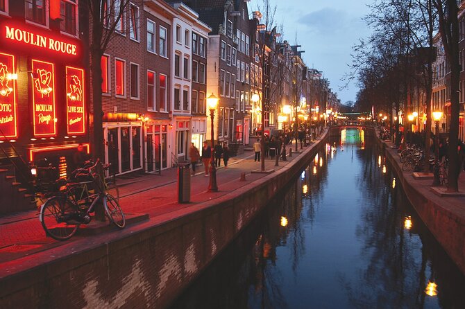 Self-Guided Audio Tour of The Red Light District - A souvenir stop with a local twist