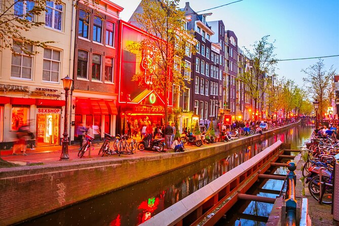 Self-Guided Canals of Amsterdam Photography Tour - Starting at Dam Square with the Citywalks App