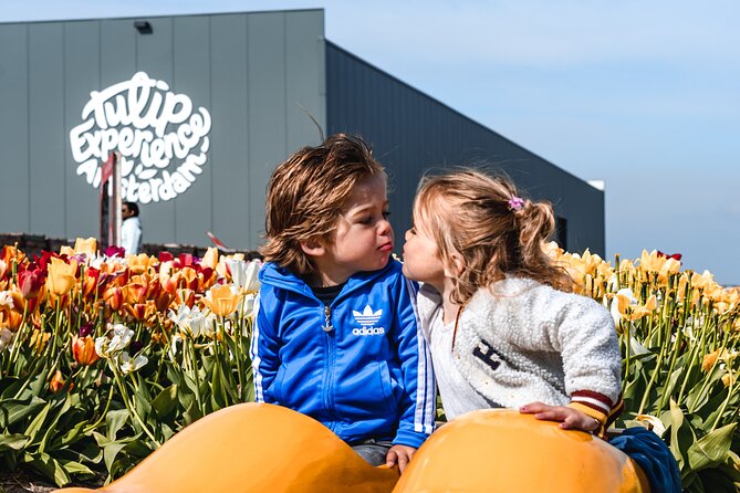 Sightseeing Keukenhof Tulip fields, Giethoorn tour from Amsterdam - Giethoorn by canal: a slower final act