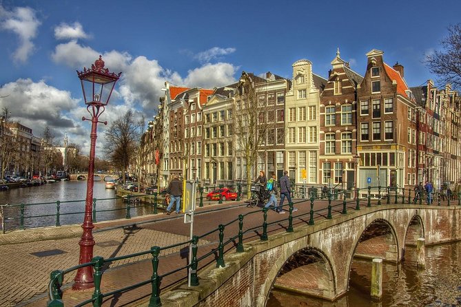 Taxi from a hotel in Amsterdam to the cruise port in Amsterdam - What the 25-minute ride is like