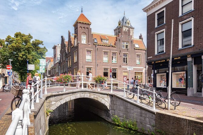 The Blue's Clues in Delft Exploration Game and Tour - Starting at Oostpoort, Delft’s last surviving city gate