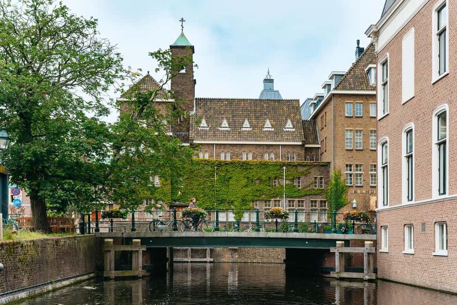 The Hague: Canal Cruise with music from local artists - Why seeing The Hague by canal works