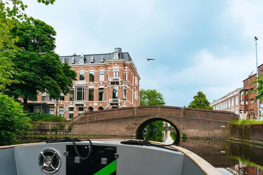 The Hague: Canal Cruise with music from local artists - Is $17 good value?