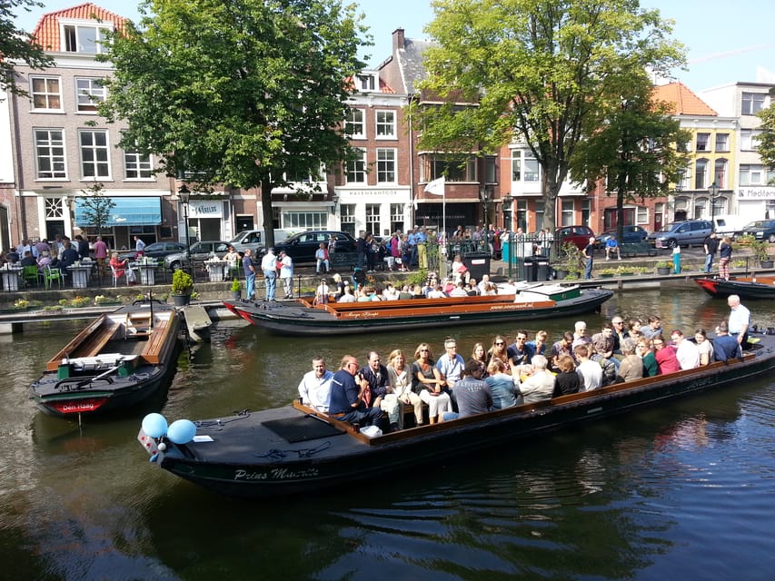The Hague: City Canal Cruise - Guides who use stories, not just dates