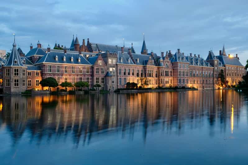 The Hague: City Walking Tour - Binnenhof: where Dutch government meets medieval walls
