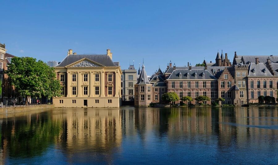 The Hague: City Walking Tour - Starting at the Statue of Willem I