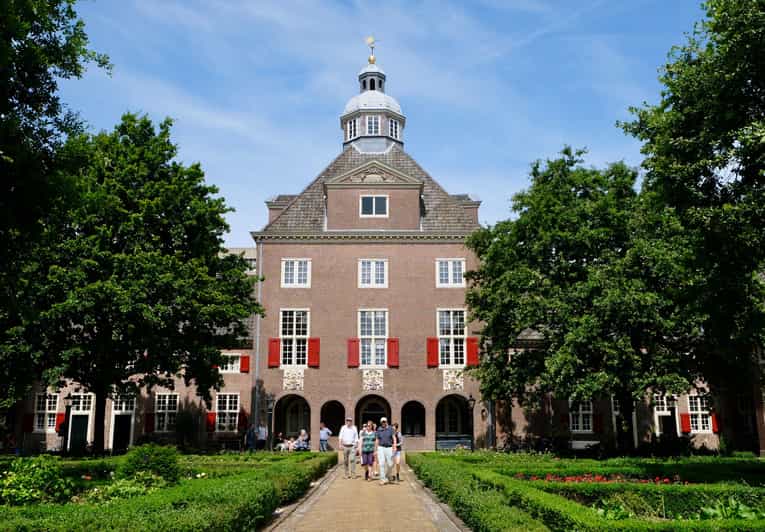 The Hague: Courtyard Walking Tour - Slipping behind the street frontage
