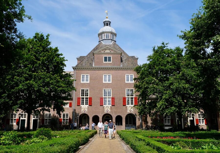 The Hague: Courtyard Walking Tour - Renaissance ideas in an everyday setting