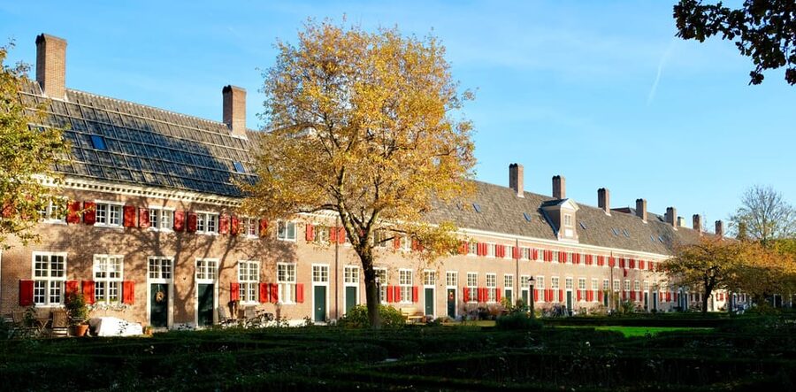 The Hague: Courtyard Walking Tour - What the 90-minute route feels like