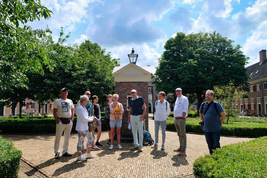 The Hague: Courtyard Walking Tour - What I like about the small-group format