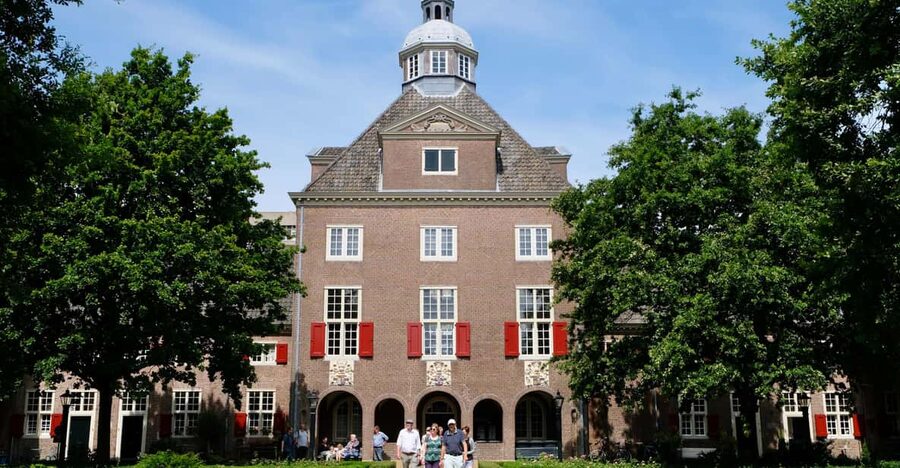 The Hague: Courtyard Walking Tour - Meeting at ’t Goude Hooft