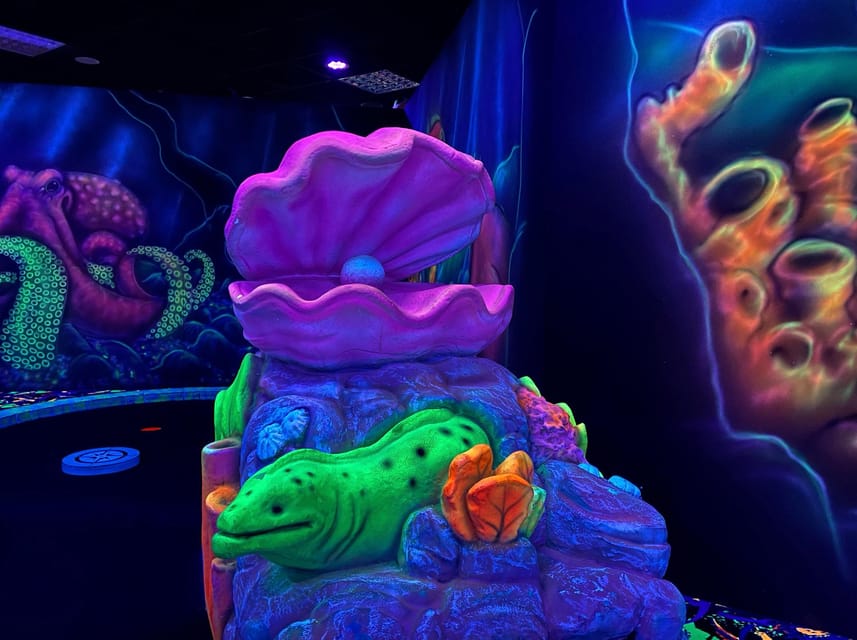 The Hague: Glowgolf Glow in the Dark Indoor Minigolf - Key points at a glance