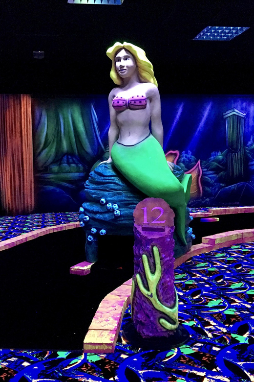 The Hague: Glowgolf Glow in the Dark Indoor Minigolf - Clean, friendly, and easygoing