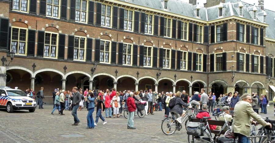 The Hague: Old City Private Walking Tour - The Binnenhof and the beginnings of Dutch power