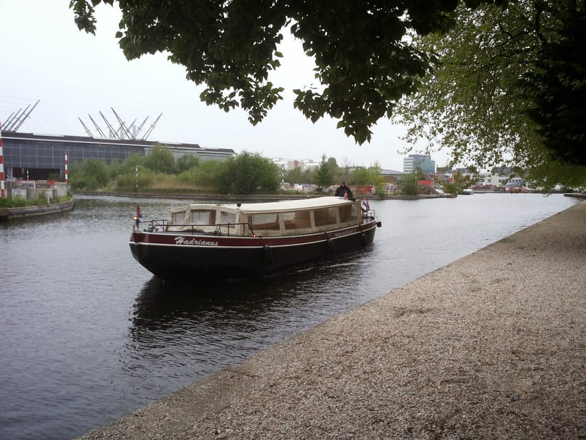 The Hague: One Way Boat Ticket to or from Delft - The guide, group size, and language
