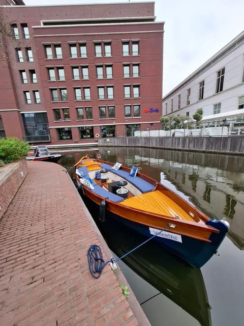 The Hague: Private Boattour up to 10 persons - Meeting at the Hilton Hotel