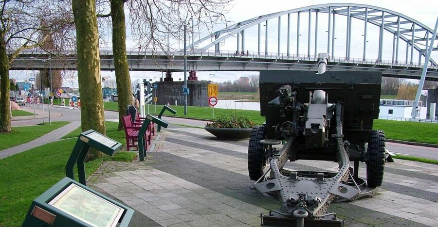 The Netherlands: WW2 Private Day Trip - Seeing Rotterdam by private vehicle