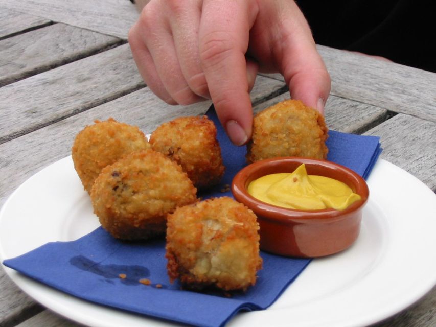 Utrecht - Food Tour: Try out 6 dutch bites - Six Dutch bites, one short walk