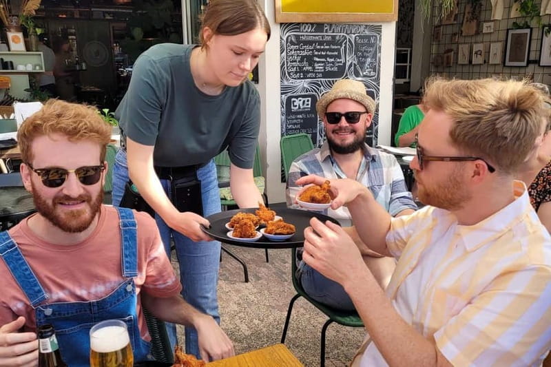 Utrecht: Food Tour with many stops at vegan restaurants! - Starting beneath the Thinker on Rock statue