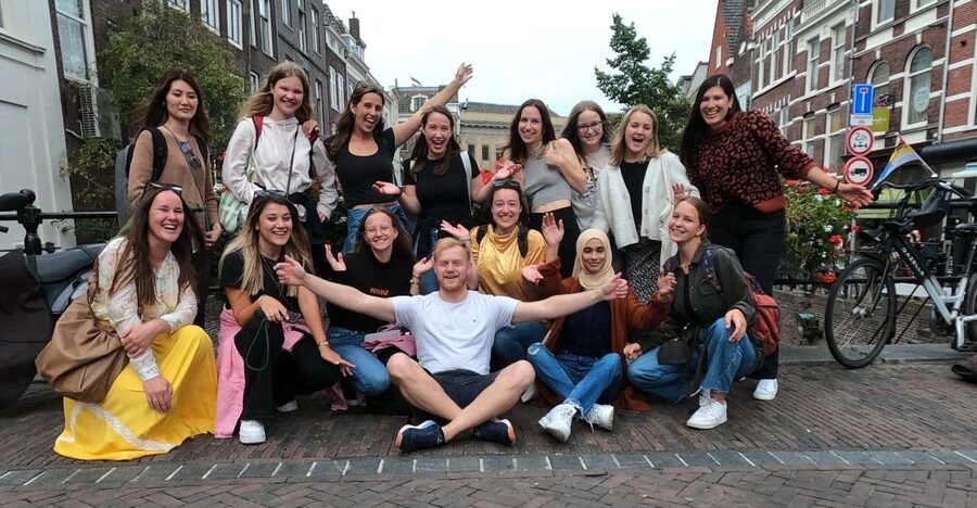 Utrecht: Guided Highlights Walking Tour - Bibliotheek Neude and a useful city-center break