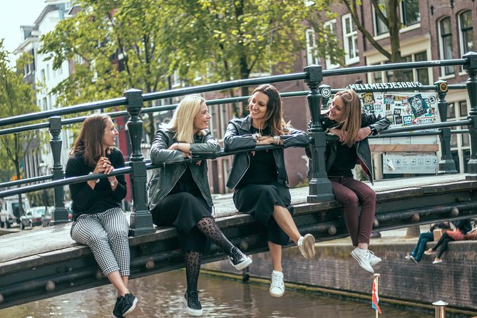 Vacation Photoshoot & Tour in Amsterdam - Posing help, outfits, and the preparation portal