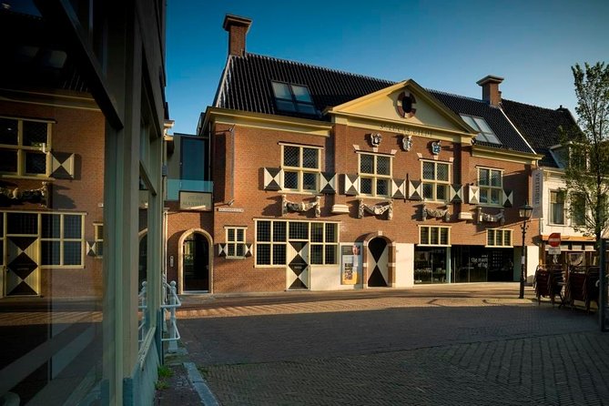 Vermeer Centrum Delft Museum Admission Ticket - Studying the reproductions in chronological order