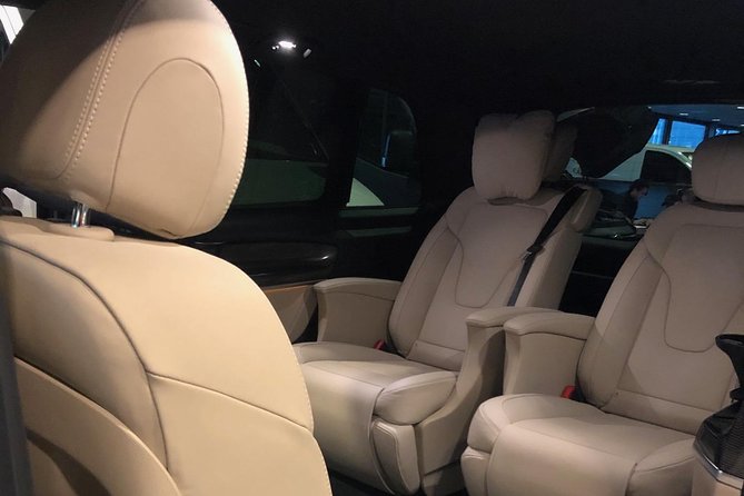 VIP Transfer from Schiphol Airport to Amsterdam City or Back to the Airport - A calm arrival after Schiphol