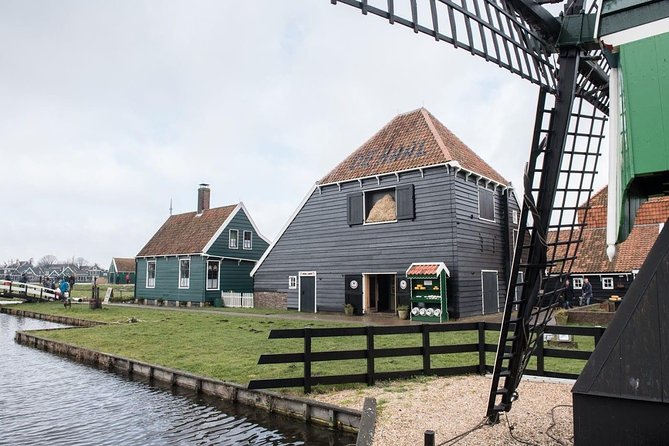 Visit Amsterdam Countryside with windmills by bike - Who will enjoy this outing most