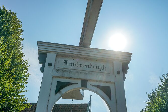 Volendam: E-bike rental with suggested countryside- and fisherman village route - Who should choose this ride