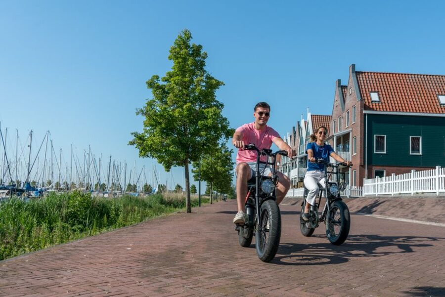 Volendam: E-Fatbike Rental - Why an e-fatbike works so well around Volendam
