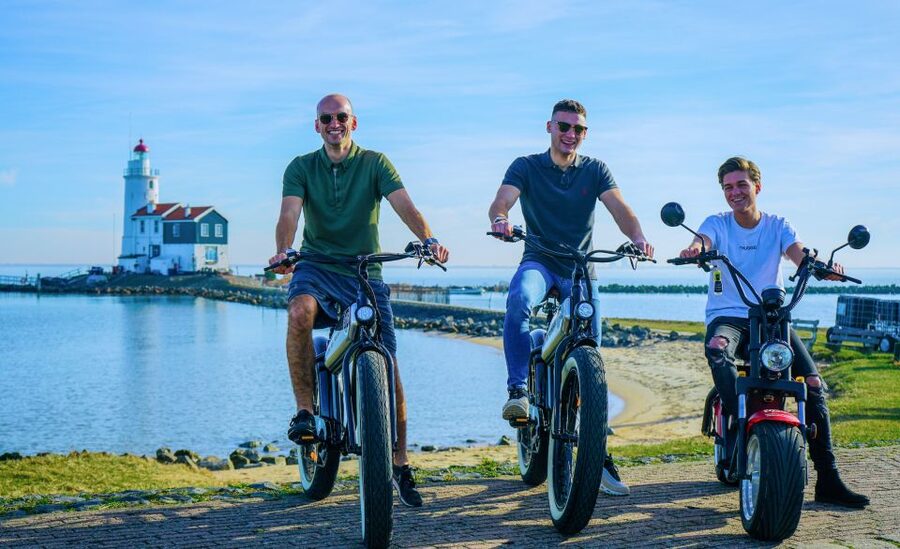 Volendam: E-Fatbike Rental - Monnickendam in one hour: harbor views and an old brewery