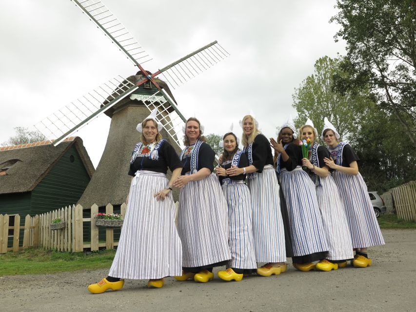 Volendam: Traditional Costume Photo with Cheese & Clog Tour - Browsing the shop without losing the plot