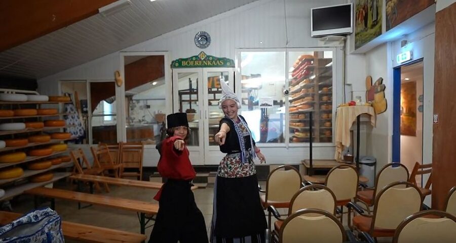 Volendam: Traditional Costume Photo with Cheese & Clog Tour - Getting there from Amsterdam