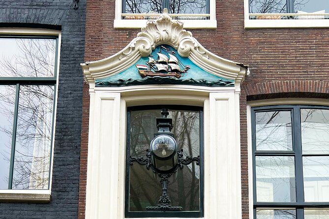Walking Tour about Golden Age Architecture, private local guide - De Dolphijn and the man behind The Night Watch