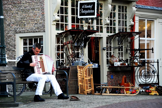 Walking Tour of Delft - The City of Orange and Blue - Following Johannes Vermeer through Delft
