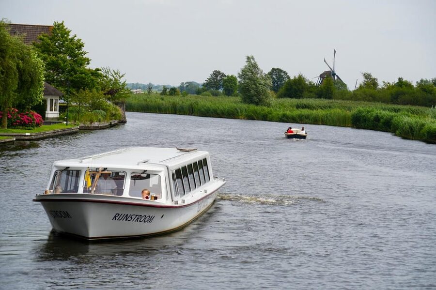Warmond: Windmill Cruise and Keukenhof Entry Ticket - What the one-hour boat ride feels like