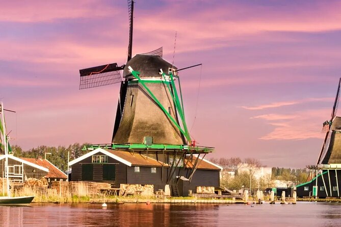 Windmills Country side tour Zaanse Schans-Cheesefactory-Volendam - Volendam: harbor views and a useful lunch break
