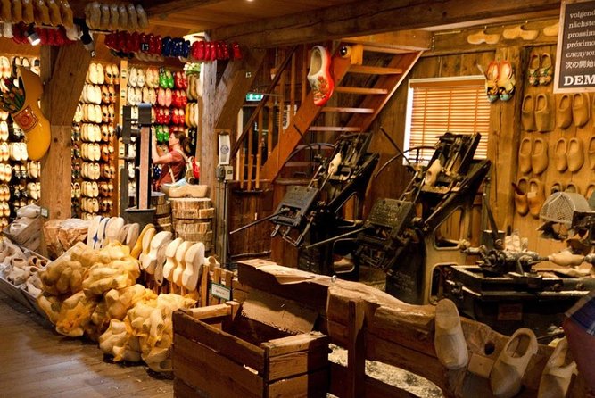 Windmills-Volendam-Giethoorn Private Tour in Jaguar - Key points at a glance