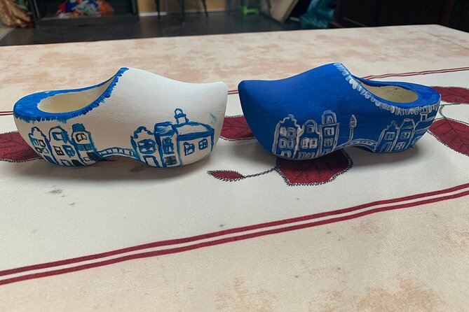 Wooden Shoes Painting Private Workshop in Simonehoeve - Why the small wooden shoes make a good souvenir