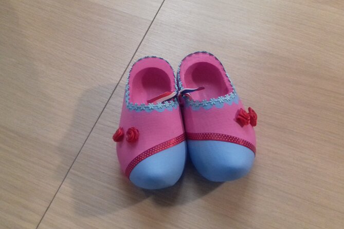 Wooden Shoes Painting Private Workshop in Simonehoeve - What the two-hour schedule feels like