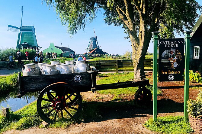 Zaanse Schans and Giethoorn Small-Group Tour with Hotel Pick-Up - What the guides add to the day