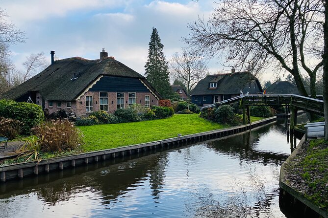 Zaanse Schans and Giethoorn Small-Group Tour with Hotel Pick-Up - Who should book this day trip?